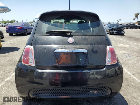 2013 FIAT 500e z VIN 3C3CFFGE4DT744858, wystawiony jako Copart lot #57915225 z przebiegiem 68 295 mil mil oraz Tytuł czysty. Historia ofert i sprzedaży dostępna na DreamBid. Obrazek 6.