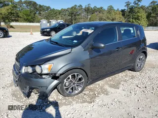 2020 Chevrolet Sonic LT z VIN 1G1JD6SB6L4133278, wystawiony jako Copart lot #49892175 z przebiegiem 17 715 mil mil oraz Nie do naprawy • Non repairable. Historia ofert i sprzedaży dostępna na DreamBid. Obrazek 1.