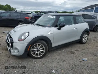 2015 MINI Hardtop S z VIN WMWXP7C53F2A38765, wystawiony jako Copart lot #57787575 z przebiegiem Nie podano mil oraz Tytuł czysty. Historia ofert i sprzedaży dostępna na DreamBid. Obrazek 1.