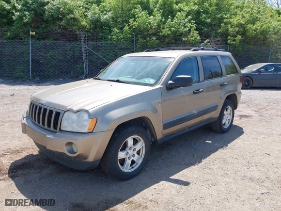 2005 Jeep Grand Cherokee Laredo with VIN 1J4HR48N25C507255, listed as a IAAI auction lot 42105073 with 176,349 mi miles. Bid and sale history available at carsss.com. Image 2.