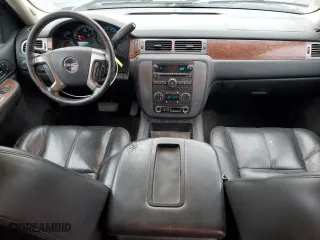 2008 GMC Sierra 1500 Work Truck with VIN 2GTEK133X81141962, listed as a Copart auction lot 82283814 with 443,977 mi miles and Salvage Title. Bid and sale history available at carsss.com. Image 8.