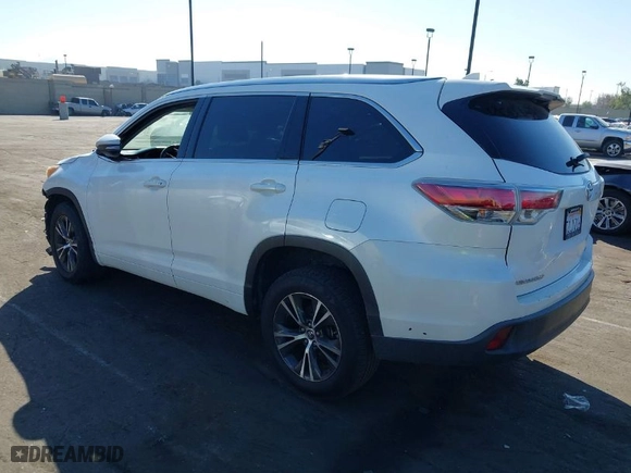 2016 Toyota Highlander XLE with VIN 5TDKKRFH5GS147605, listed as a IAAI auction lot 41663134 with 44766 miles. Bid and sale history available at carsss.com. Image 3.
