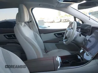 2023 Mercedes-Benz EQS 450+ z VIN 4JGDM2DB2PA001888, wystawiony jako IAAI lot #40797020 z przebiegiem 26 118 mil mil oraz . Historia ofert i sprzedaży dostępna na DreamBid. Obrazek 5.
