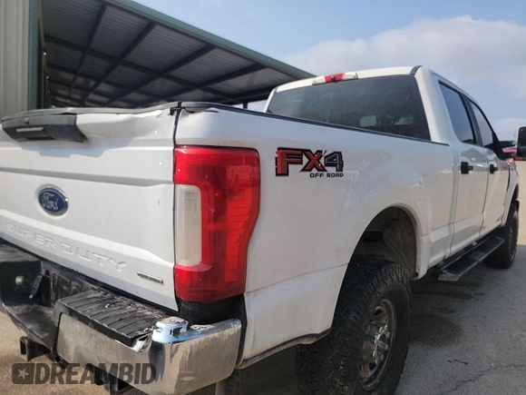 2019 Ford F-250 XL z VIN 1FT7W2B68KED86540, wystawiony jako IAAI lot #42379411 z przebiegiem 227 927 mil mil oraz . Historia ofert i sprzedaży dostępna na DreamBid. Obrazek 1.