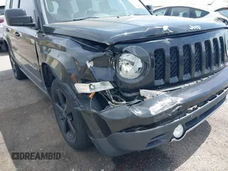 2016 Jeep Patriot High Altitude z VIN 1C4NJRFB8GD580715, wystawiony jako IAAI lot #42242776 z przebiegiem 133 763 mil mil oraz . Historia ofert i sprzedaży dostępna na DreamBid. Obrazek 6.