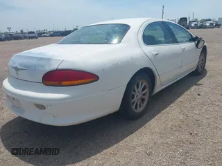 2001 Chrysler LHS z VIN 2C3HC56G31H565954, wystawiony jako IAAI lot #42265472 z przebiegiem 99 740 mil mil oraz . Historia ofert i sprzedaży dostępna na DreamBid. Obrazek 4.