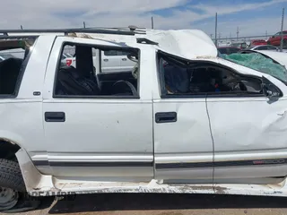 1999 GMC Suburban with VIN 1GDFK16R0XJ728255, listed as a IAAI auction lot 42230595 with Not provided miles and . Bid and sale history available at DreamBid. Image 13.