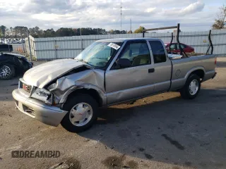 2002 GMC Sonoma SLS with VIN 1GTCS195X28182192, listed as a Copart auction lot 79810694 with 202,368 mi miles and Salvage Title. Bid and sale history available at carsss.com. Image 1.