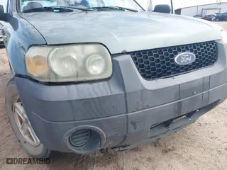 2007 Ford Escape XLS with VIN 1FMYU02Z57KB59268, listed as a IAAI auction lot 41585368 with 195,227 mi miles. Bid and sale history available at carsss.com. Image 6.