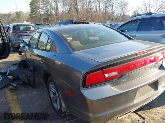 2011 Dodge Charger SE z VIN 2B3CL3CG5BH567626, wystawiony jako IAAI lot #41776553 z przebiegiem 132 670 mil mil oraz . Historia ofert i sprzedaży dostępna na DreamBid. Obrazek 3.