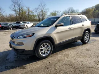 2015 Jeep Cherokee Latitude z VIN 1C4PJMCB1FW535053, wystawiony jako Copart lot #54304235 z przebiegiem 112 080 mil mil oraz Szkoda całkowita • Salvage title. Historia ofert i sprzedaży dostępna na DreamBid. Obrazek 1.