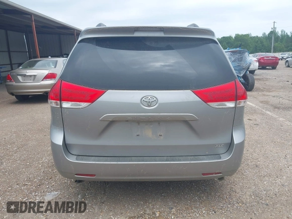 2012 Toyota Sienna XLE AAS с VIN 5TDYK3DC8CS276589, выставлен на аукционе IAAI как лот 42252242 с пробегом 221 618 миль миль и . История ставок и продаж доступна на DreamBid. Изображение 17.