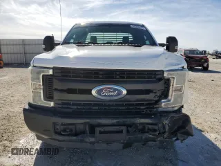 2017 Ford F-250 XLT with VIN 1FT7X2A62HED58949, listed as a Copart auction lot 87356484 with 180,805 mi miles and Salvage title. Bid and sale history available at DreamBid. Image 5.
