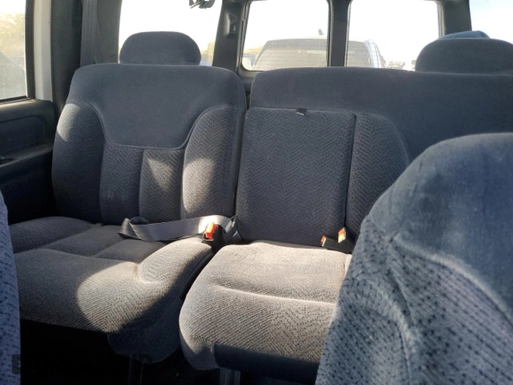 1999 GMC Suburban with VIN 3GKEC16R6XG538009, listed as a Copart auction lot 87112424 with 220,487 mi miles and Clean Title. Bid and sale history available at DreamBid. Image 10.