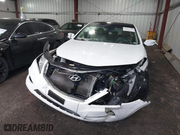 2014 Hyundai Azera Limited with VIN KMHFH4JG7EA378755, listed as a IAAI auction lot 42027136 with 216,082 mi miles and . Bid and sale history available at carsss.com. Image 6.