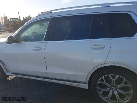 2023 BMW X7 xDrive40i with VIN 5UX23EM08P9N90606, listed as a IAAI auction lot 41692128 with 34,752 mi miles. Bid and sale history available at carsss.com. Image 15.