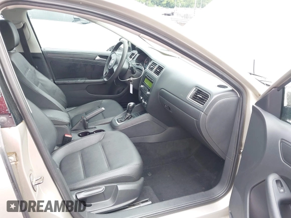 2012 Volkswagen Jetta SE z VIN 3VWDP7AJ5CM461691, wystawiony jako IAAI lot #42237130 z przebiegiem 102 664 mil mil oraz . Historia ofert i sprzedaży dostępna na DreamBid. Obrazek 5.