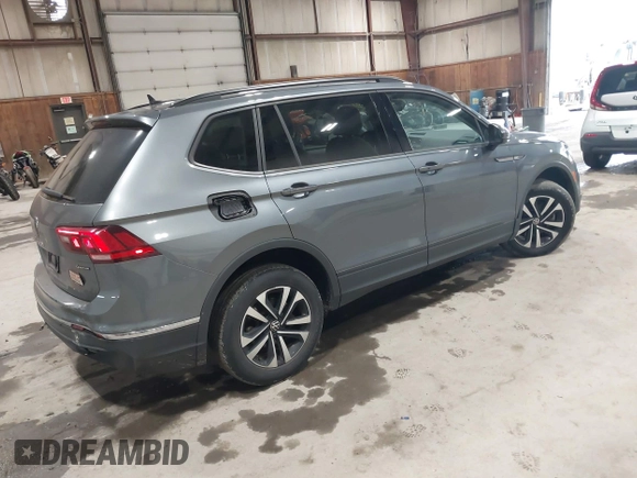 2022 Volkswagen Tiguan S z VIN 3VV0B7AX2NM042934, wystawiony jako IAAI lot #42172199 z przebiegiem 71 367 mil mil oraz . Historia ofert i sprzedaży dostępna na DreamBid. Obrazek 4.
