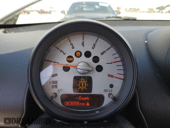 2013 MINI Countryman S ALL4 z VIN WMWZC5C56DWM16296, wystawiony jako Copart lot #56985615 z przebiegiem 63 858 mil mil oraz Szkoda całkowita • Salvage title. Historia ofert i sprzedaży dostępna na DreamBid. Obrazek 9.