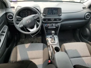2021 Hyundai Kona SE z VIN KM8K1CAA7MU735048, wystawiony jako Copart lot #58576795 z przebiegiem 65 857 mil mil oraz Czysty tytuł • Clean title. Historia ofert i sprzedaży dostępna na DreamBid. Obrazek 8.