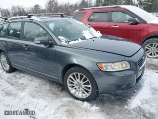 2008 Volvo V50 2.5T R-Design with VIN YV1MJ672682396325, listed as a IAAI auction lot 41456223 with 100,255 mi miles. Bid and sale history available at carsss.com. Image 1.