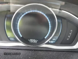 2015 Volvo XC60 T6 with VIN YV4902RKXF2669393, listed as a IAAI auction lot 42380410 with 124,258 mi miles and . Bid and sale history available at DreamBid. Image 7.