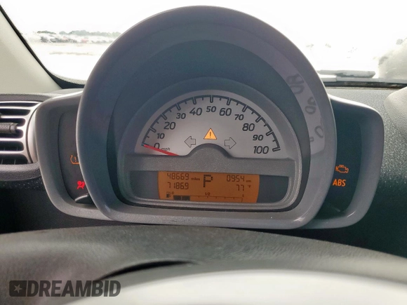 2009 Smart fortwo Pure z VIN WMEEJ31X49K233947, wystawiony jako Copart lot #60535065 z przebiegiem 48 669 mil mil oraz Czysty tytuł • Clean title. Historia ofert i sprzedaży dostępna na DreamBid. Obrazek 9.