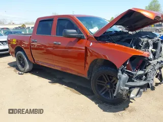 2013 Ram 1500 Express z VIN 1C6RR7KT6DS646870, wystawiony jako IAAI lot #42097034 z przebiegiem 183 425 mil mil oraz . Historia ofert i sprzedaży dostępna na DreamBid. Obrazek 1.