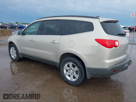 2012 Chevrolet Traverse 1LT z VIN 1GNKRGED4CJ237745, wystawiony jako IAAI lot #42115655 z przebiegiem 245 514 mil mil oraz . Historia ofert i sprzedaży dostępna na DreamBid. Obrazek 3.