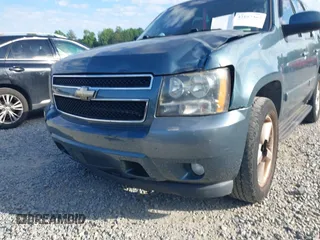 2008 Chevrolet Tahoe 1LT z VIN 1GNFC13098R253013, wystawiony jako IAAI lot #42197362 z przebiegiem 281 227 mil mil oraz . Historia ofert i sprzedaży dostępna na DreamBid. Obrazek 6.