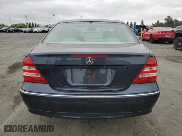 2005 Mercedes-Benz C 240 z VIN WDBRF61J75A775542, wystawiony jako Copart lot #52990205 z przebiegiem 79 815 mil mil oraz Szkoda całkowita • Salvage title. Historia ofert i sprzedaży dostępna na DreamBid. Obrazek 6.