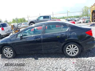 2015 Honda Civic LX z VIN 19XFB2F5XFE102330, wystawiony jako IAAI lot #42252495 z przebiegiem 81 277 mil mil oraz . Historia ofert i sprzedaży dostępna na DreamBid. Obrazek 14.