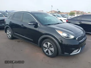 2017 Kia Niro EX with VIN KNDCC3LC6H5098896, listed as a IAAI auction lot 41921097 with 92,607 mi miles. Bid and sale history available at carsss.com. Image 1.