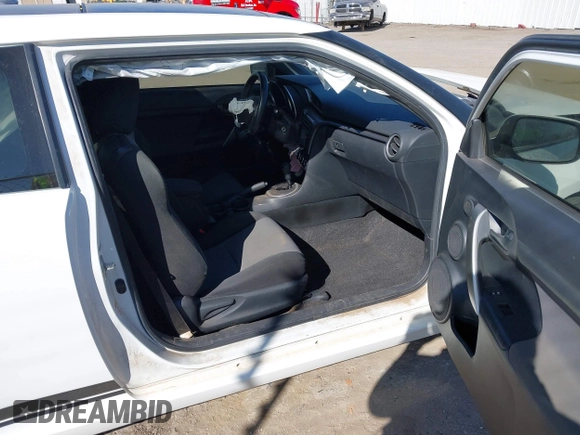 2014 Scion tC z VIN JTKJF5C74E3072410, wystawiony jako IAAI lot #41810965 z przebiegiem 147 164 mil mil oraz . Historia ofert i sprzedaży dostępna na DreamBid. Obrazek 5.