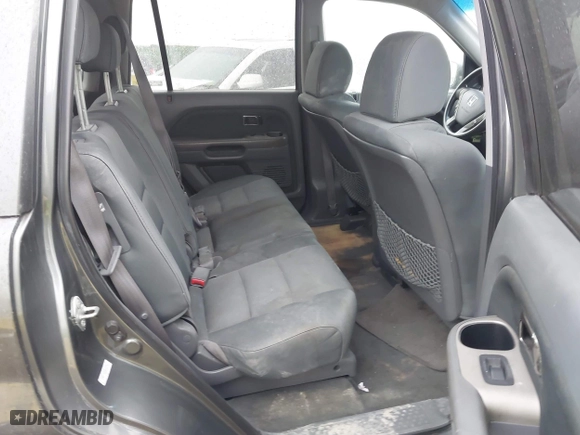 2008 Honda Pilot VP with VIN 5FNYF18238B052443, listed as a IAAI auction lot 41993151 with 105,671 mi miles. Bid and sale history available at carsss.com. Image 8.