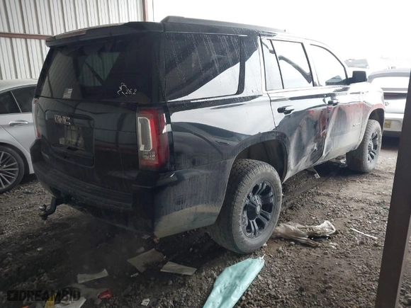 2017 GMC Yukon SLT with VIN 1GKS2BKC6HR171918, listed as a IAAI auction lot 41553393 with 106,766 mi miles. Bid and sale history available at carsss.com. Image 4.