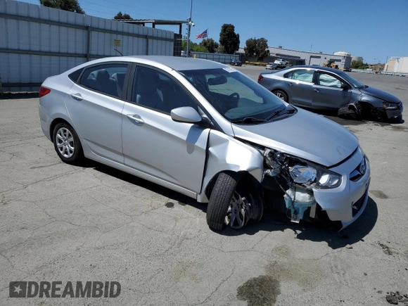 2013 Hyundai Accent GLS z VIN KMHCT4AE5DU416853, wystawiony jako Copart lot #57818195 z przebiegiem 84 550 mil mil oraz Szkoda całkowita • Salvage title. Historia ofert i sprzedaży dostępna na DreamBid. Obrazek 4.