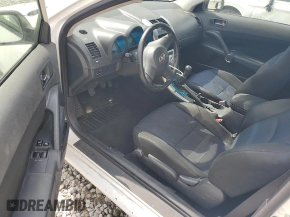 2005 Scion tC z VIN JTKDE177450007075, wystawiony jako Copart lot #57211935 z przebiegiem 205 619 mil mil oraz Szkody całkowita. Historia ofert i sprzedaży dostępna na DreamBid. Obrazek 8.