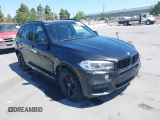 2015 BMW X5 xDrive50i z VIN 5UXKR6C56F0J75093, wystawiony jako IAAI lot #42344084 z przebiegiem 143 609 mil mil oraz . Historia ofert i sprzedaży dostępna na DreamBid. Obrazek 1.