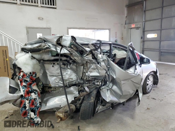 2015 Honda Fit LX with VIN 3HGGK5H53FM748495, listed as a Copart auction lot 86590994 with 124,000 mi miles and Salvage Title. Bid and sale history available at carsss.com. Image 3.