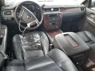 2008 GMC Sierra Denali z VIN 2GTEK638281248433, wystawiony jako Copart lot #79212524 z przebiegiem 218 840 mil mil oraz Szkody całkowita. Historia ofert i sprzedaży dostępna na DreamBid. Obrazek 8.