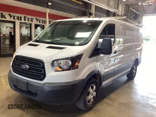2019 Ford Transit z VIN 1FTYR1YGXKKA54025, wystawiony jako IAAI lot #42650341 z przebiegiem 129 672 mil mil oraz . Historia ofert i sprzedaży dostępna na DreamBid. Obrazek 4.