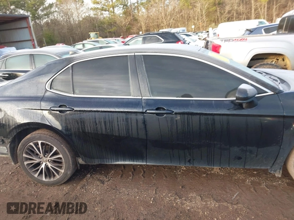 2020 Toyota Camry SE z VIN 4T1G11AK3LU945597, wystawiony jako IAAI lot #41292468 z przebiegiem 116 763 mil mil oraz . Historia ofert i sprzedaży dostępna na DreamBid. Obrazek 14.