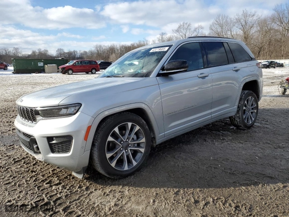 2024 Jeep Grand Cherokee Overland with VIN 1C4RJHDG8R8598461, listed as a Copart auction lot 42279685 with 1,677 mi miles and Salvage Title. Bid and sale history available at carsss.com. Image 1.