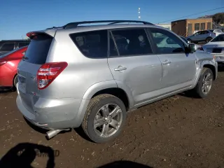 2011 Toyota RAV4 Sport z VIN JTMRF4DV5B5037697, wystawiony jako Copart lot #82259164 z przebiegiem 99 215 mil mil oraz Szkoda całkowita • Salvage title. Historia ofert i sprzedaży dostępna na DreamBid. Obrazek 3.