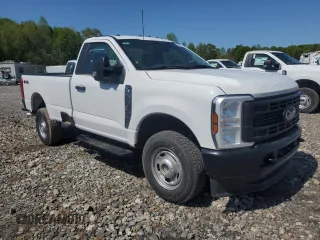 2024 Ford F-250 XL z VIN 1FTBF2BA4RED42236, wystawiony jako Copart lot #52189235 z przebiegiem Nie podano mil oraz Szkoda całkowita • Salvage title. Historia ofert i sprzedaży dostępna na DreamBid. Obrazek 4.