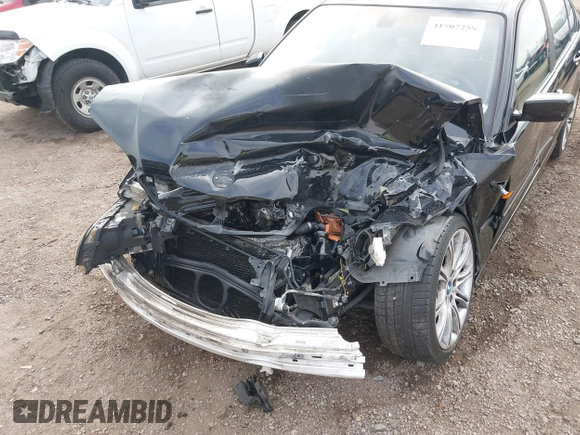 2005 BMW 3 Series 330i with VIN WBAEV53415KM08390, listed as a IAAI auction lot 41507259 with 192,211 mi miles. Bid and sale history available at carsss.com. Image 6.
