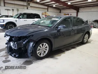 2025 Toyota Camry LE z VIN 4T1DAACK9SU506208, wystawiony jako Copart lot #56706605 z przebiegiem 17 651 mil mil oraz Szkoda całkowita • Salvage title. Historia ofert i sprzedaży dostępna na DreamBid. Obrazek 1.