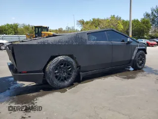 2024 Tesla Cybertruck Cyberbeast z VIN 7G2CEHEEXRA017141, wystawiony jako Copart lot #49110745 z przebiegiem 2790 mil mil oraz Szkody całkowita. Historia ofert i sprzedaży dostępna na DreamBid. Obrazek 3.