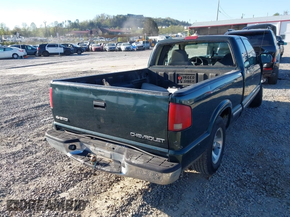 2003 Chevrolet S-10 with VIN 1GCCS19H038283804, listed as a IAAI auction lot 42018334 with 171,940 mi miles and . Bid and sale history available at DreamBid. Image 4.